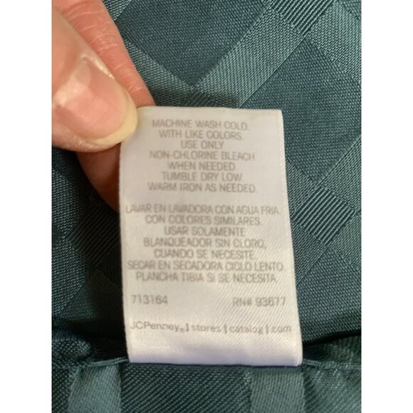 JC Penny Home Collection Blue Polyester 52 x 69" Rectangle Table Cloth Taiwana - Picture 3 of 4